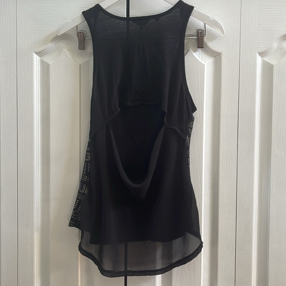 GUESS Insignia Embossed Tank Large - Picture 6 of 14